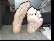 Do you like soft big soles, soft male feet wrinkled soles?