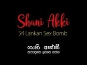 'Sri lankan sari strip tease big boobs and nice ass  à·ƒà·à¶»à·’à¶º à¶œà¶½à·€à¶œà·™à¶±...