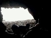 'En la Playa, Escondidos Dentro de la cueva'