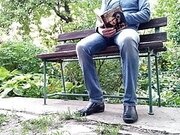 Royal ass MILF peeing while I read a book in the park