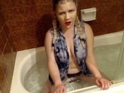 'Dildo riding in the bathtub - blonde PAWG teen effygracecams'