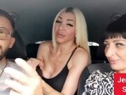 'Jennyfer Stone shows her big ass and her pussy in the car'