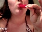 'BBW Cools Off With an Ice Pop'