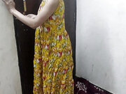 Teen age school girl ko uniform utaar kar pel diya