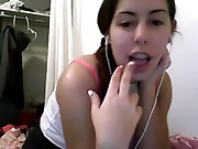 Sexy And Cute Amateur Babe On Webcam